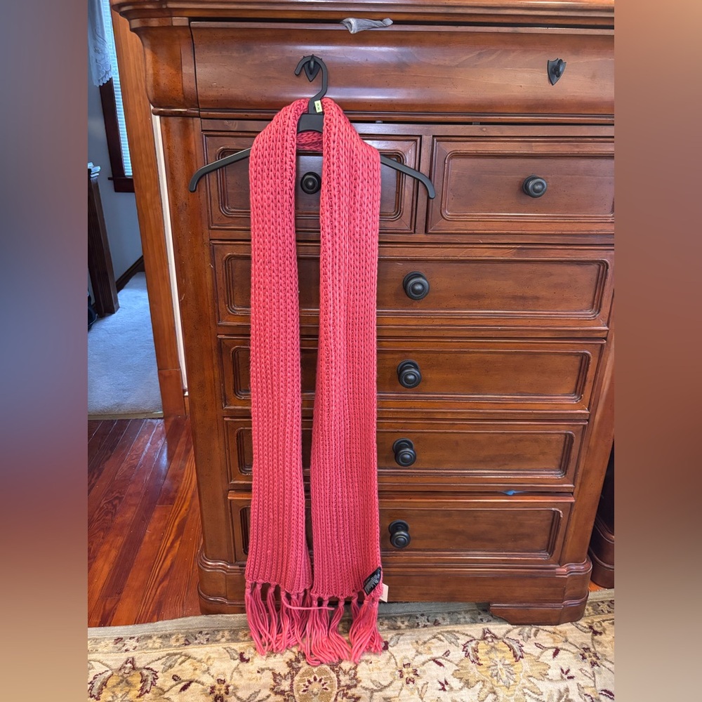 Forever 21 Coral Knit Scarf – One Size